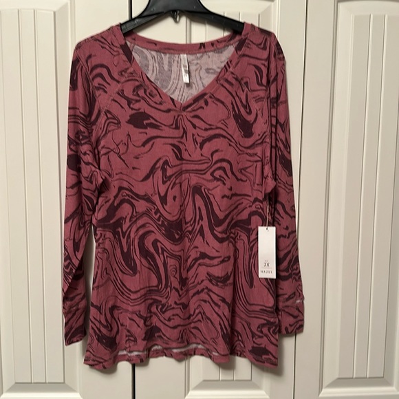 Cozy top by lularoe - Picture 1 of 3
